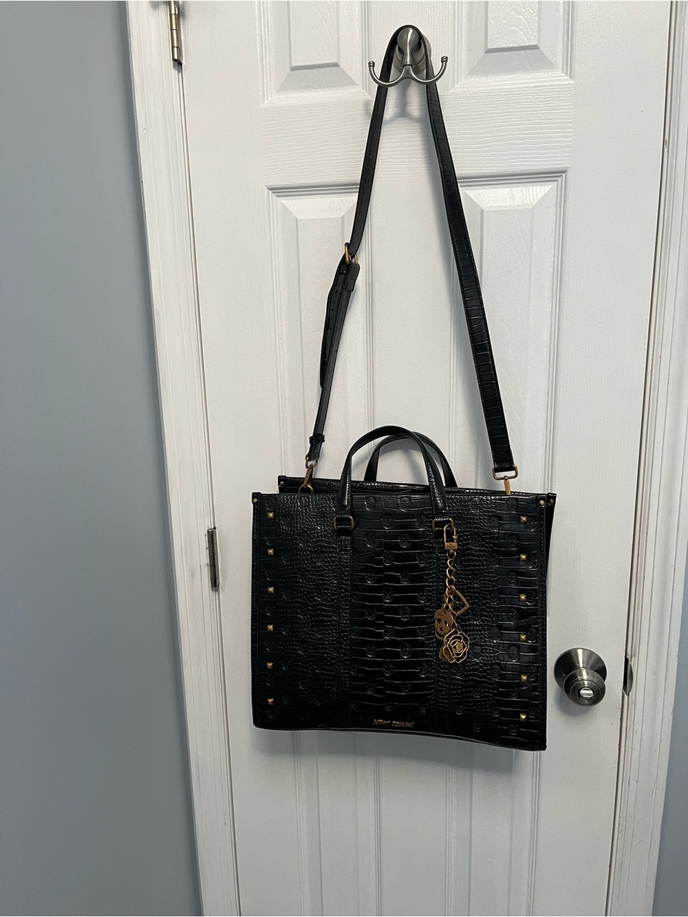 Betsey Johnson Black Skull Studded Shoulder Crossbody Gold Hardware Charm Goth - Picture 2 of 16